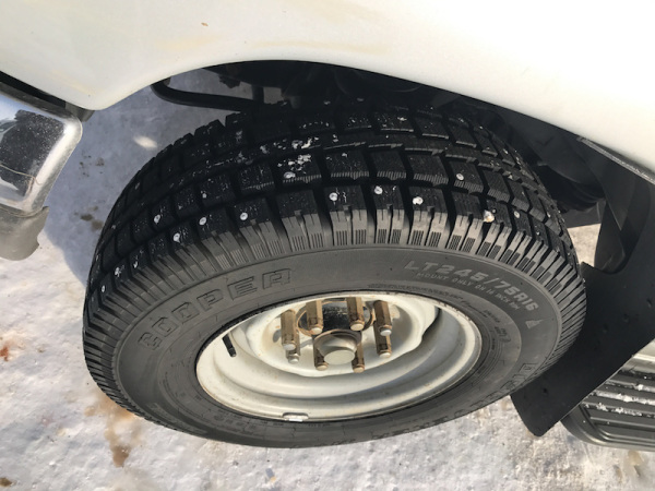 Snow tire