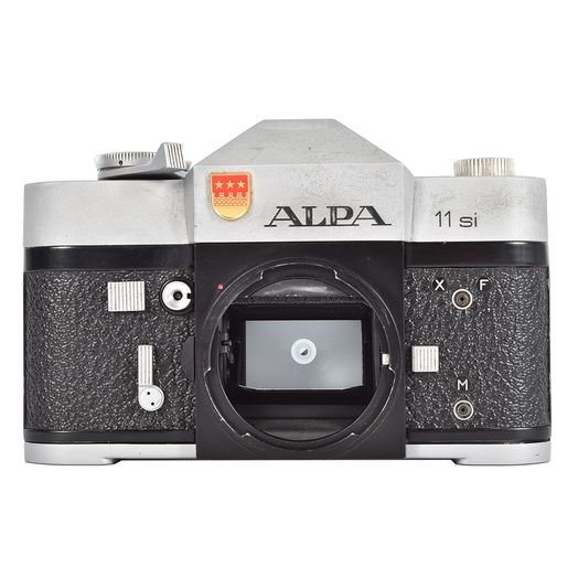 Alpa 11si 镀铬版，银色金属机身配黑色饰皮，五棱镜前方盾形徽章带三颗红色星标