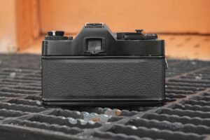 Alpa Si 2000 背面，典型的日本 SLR 操控布局