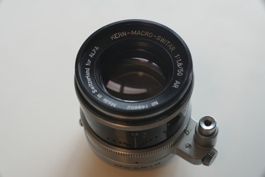 Kern-Macro-Switar 50mm f/1.8 前镜组特写，镜筒规格刻字清晰可见