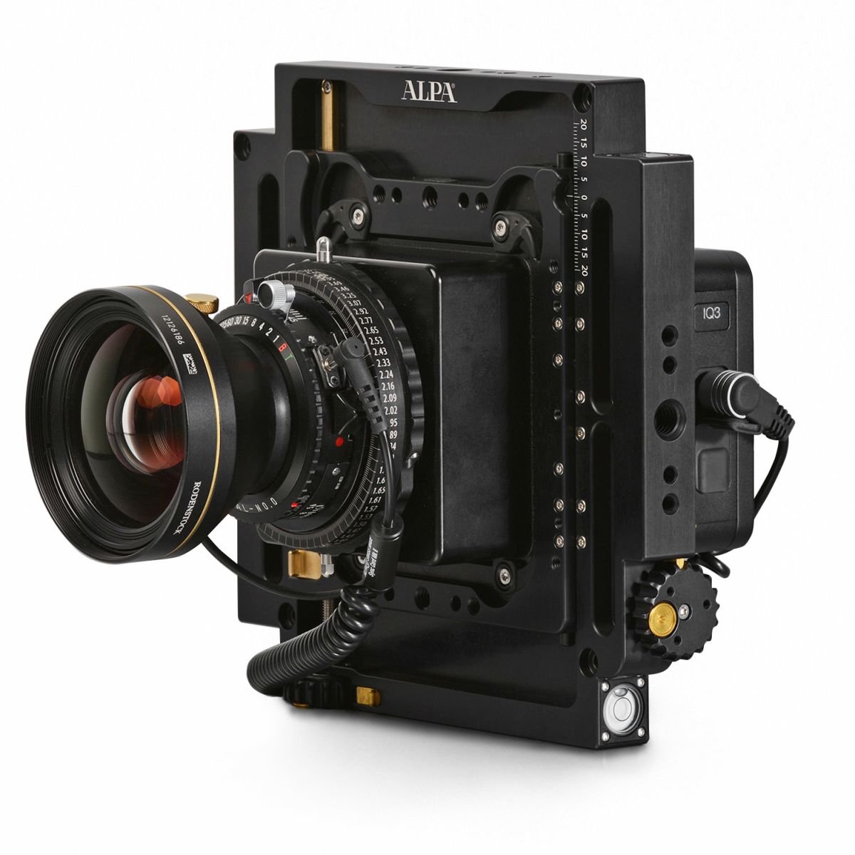 Alpa 12 FPS 焦平面快门模块与第三方镜头组合，展示开放接口策略