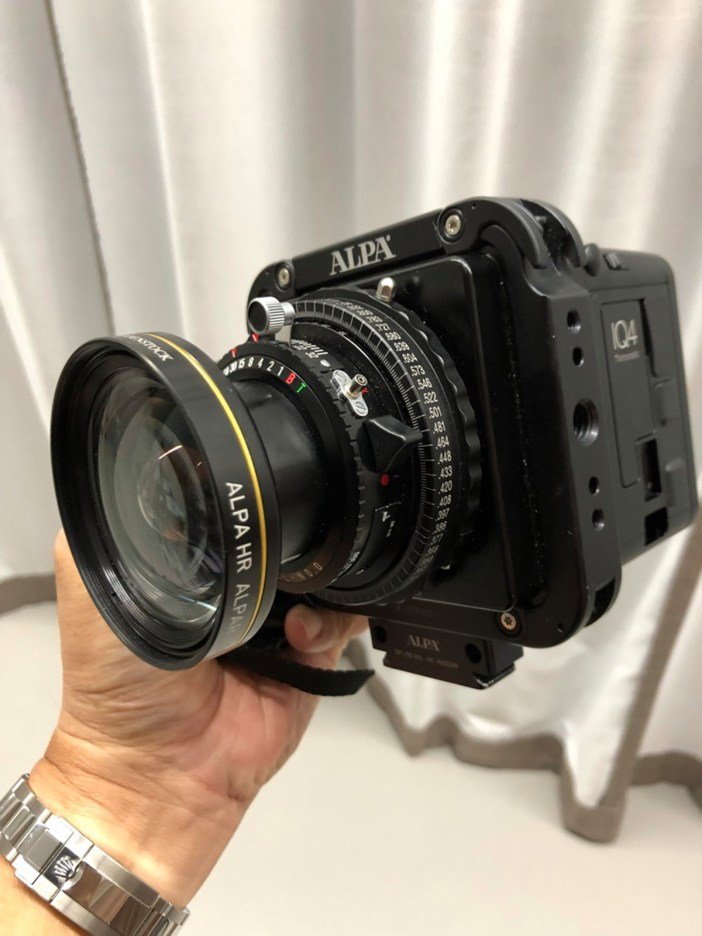 Alpa 数字后背板 MA645 与 shim 垫片套件，展示精密接口结构