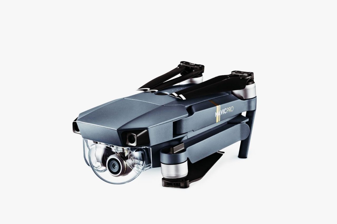 DJI Mavic Pro 折叠后的便携形态