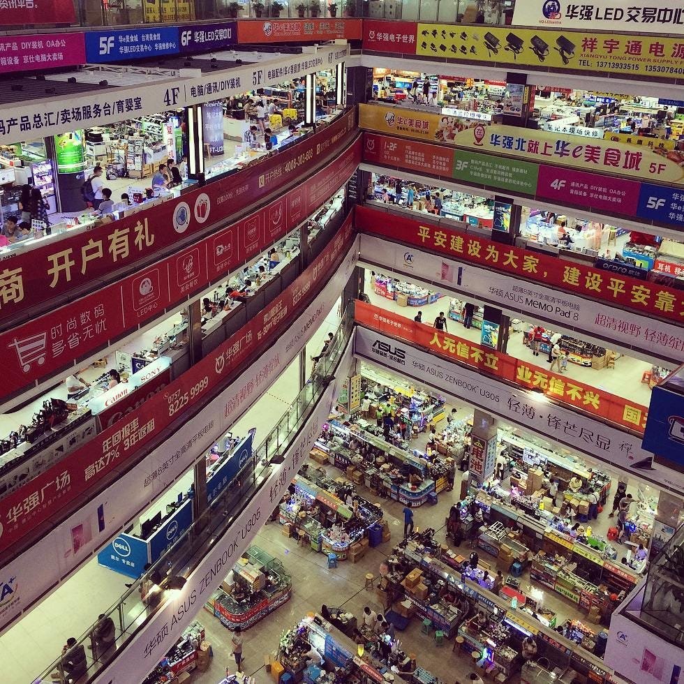 华强北电子市场内部