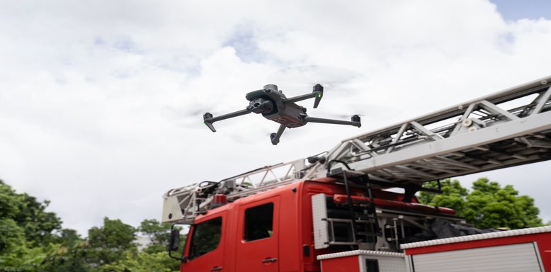 DJI Trust Center 页面截图，展示第三方审计报告和隐私控制选项