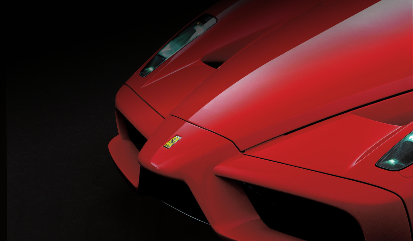 2002 Ferrari Enzo 前侧外观，红色车漆，蝴蝶门开启，F1 风格高鼻锥和进气口清晰可见
