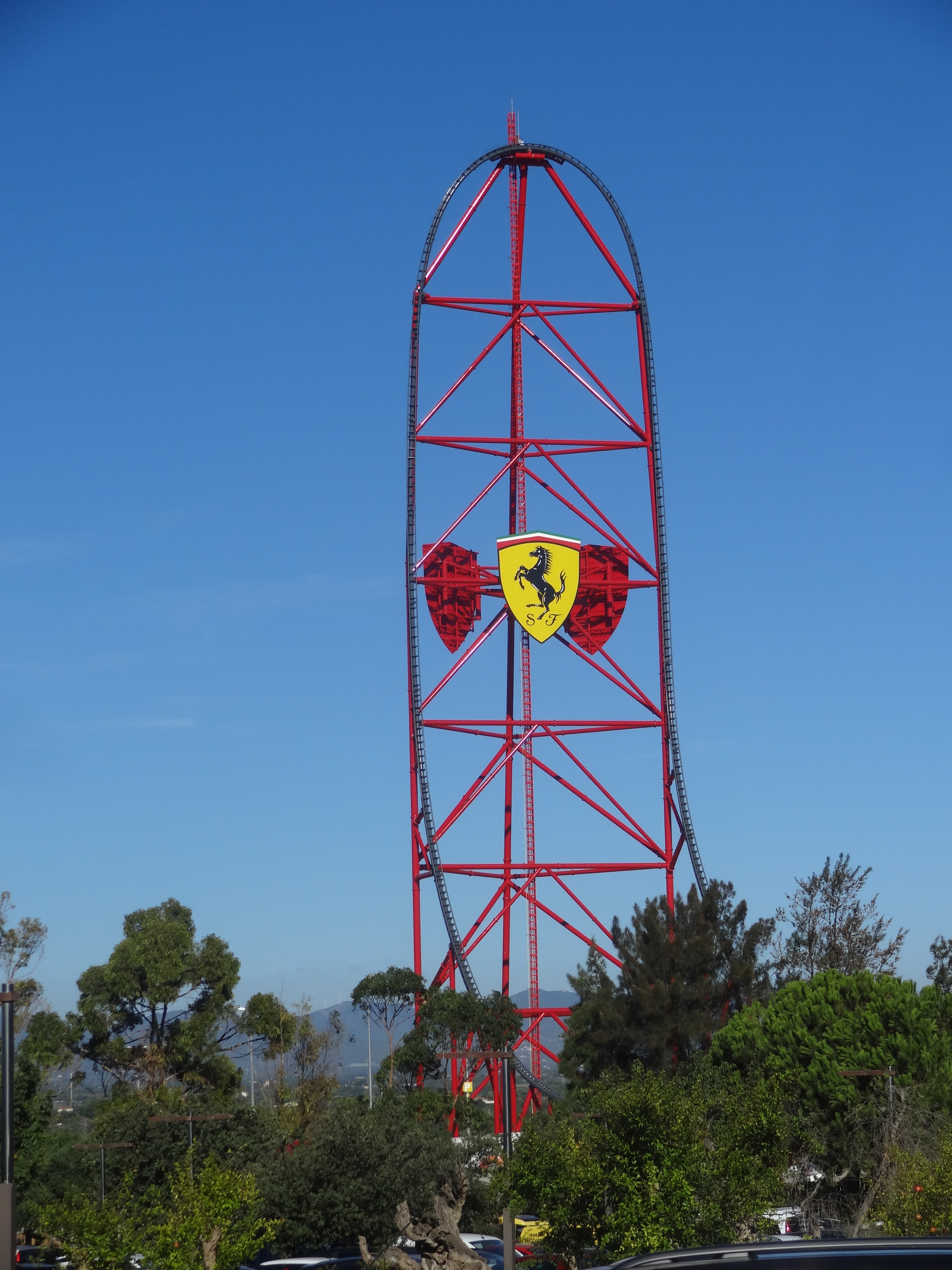 Red Force 在 Ferrari Land 巴塞罗那的视角，垂直加速塔高达 112 米