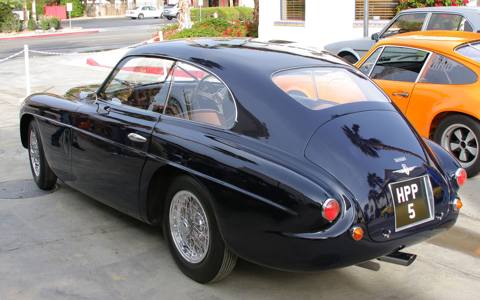 Ferrari 166 Inter Carrozzeria Touring Berlinetta 后侧视角，车尾线条流畅，可见 Superleggera 铭牌位置