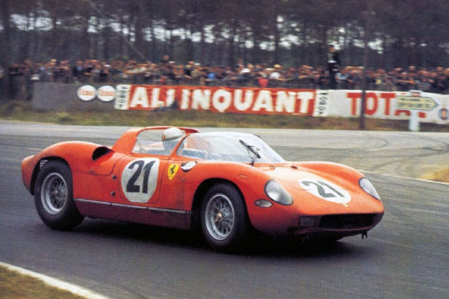 1965 年 NART Ferrari 250 LM（#21）在 Le Mans，Ferrari 最后一次以总冠军身份获胜