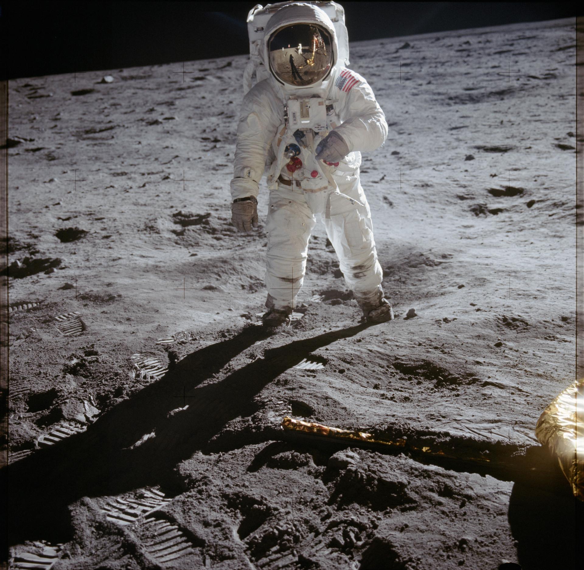 Apollo 11 宇航员在月面使用 Hasselblad