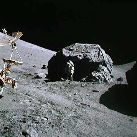 Apollo 17 月面 Hasselblad 相机使用场景