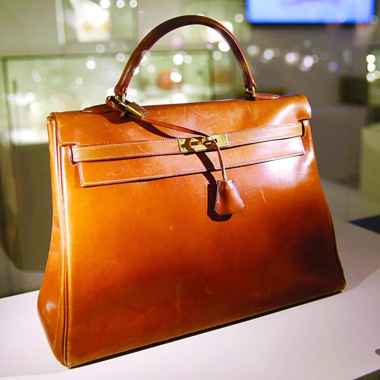 1956 年 Grace Kelly 使用 Sac à Dépêches 遮掩孕肚的历史照片