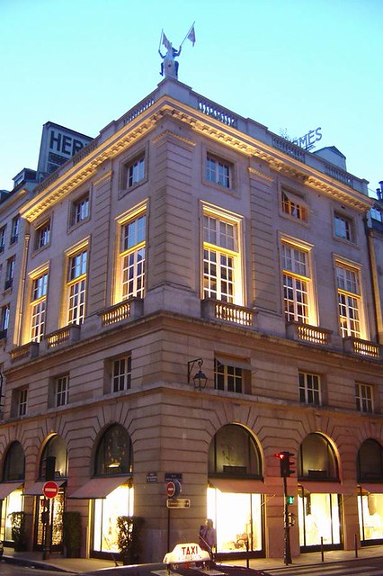 Hermès 巴黎 Faubourg Saint-Honoré 旗舰店外景夜景