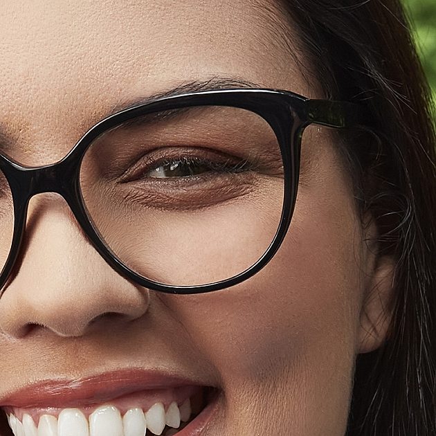 Kodak 品牌镜片产品，由 EssilorLuxottica 制造和分销