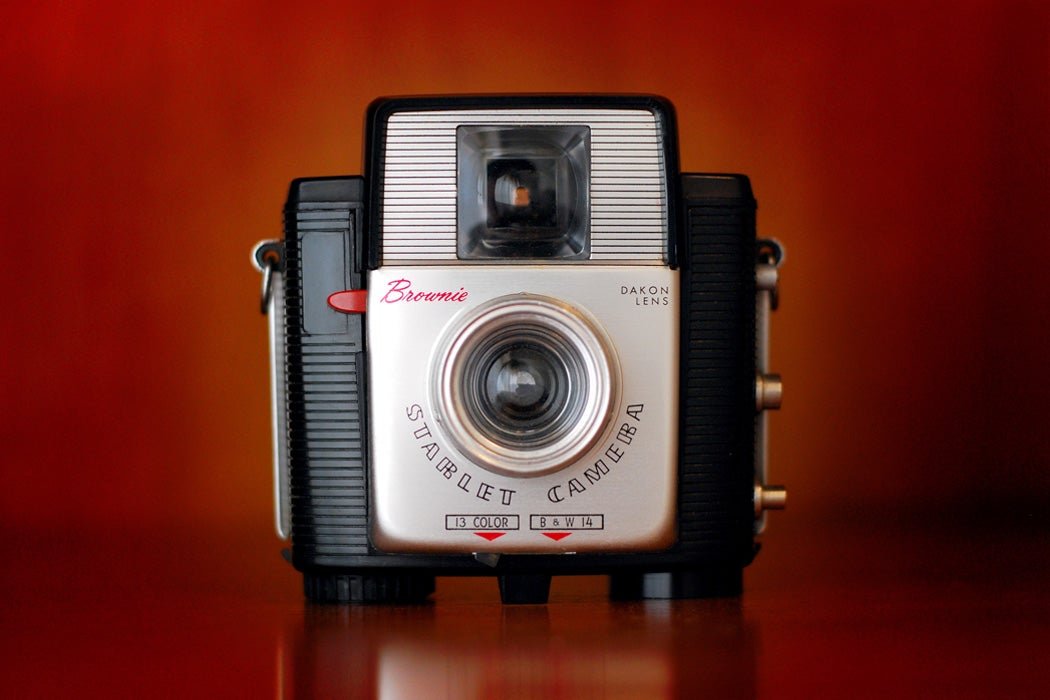 Kodak Brownie No.2 与包装盒，延续使用精灵营销策略