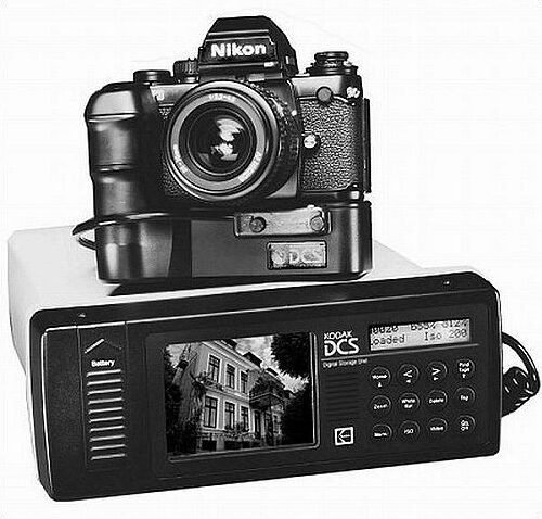 Kodak DCS 100 (1991)：第一台商用 DSLR，由 Nikon F3 机身和 Kodak 数码后背组成，带外置数字存储单元