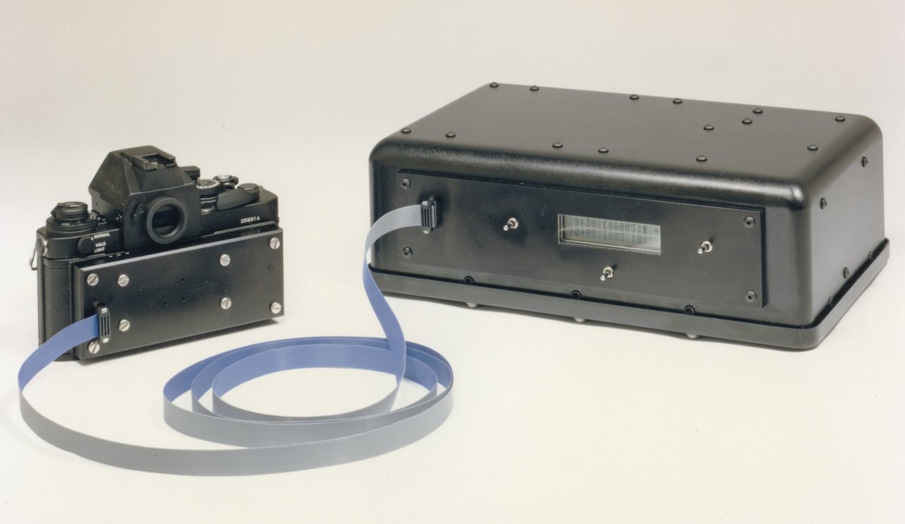 1987-1988 年 Kodak 为美国政府合同制造的 Electro-Optic Camera，由联邦系统部开发，是 Ecam 之前的第一代 DSLR 原型