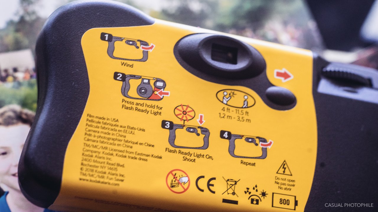Kodak Funsaver 一次性相机内部结构，展示塑料机身和过片机构