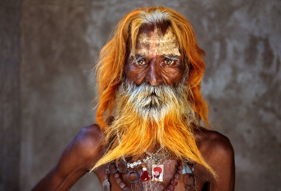 Steve McCurry 的阿富汗少女（1985 年 National Geographic 封面），使用 Kodachrome 拍摄