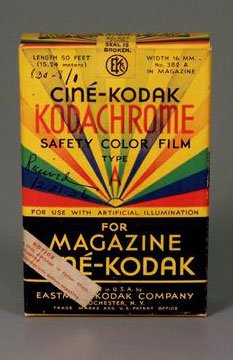 Kodak Kodachrome 胶卷盒，标志性的黄色包装，Smithsonian 收藏