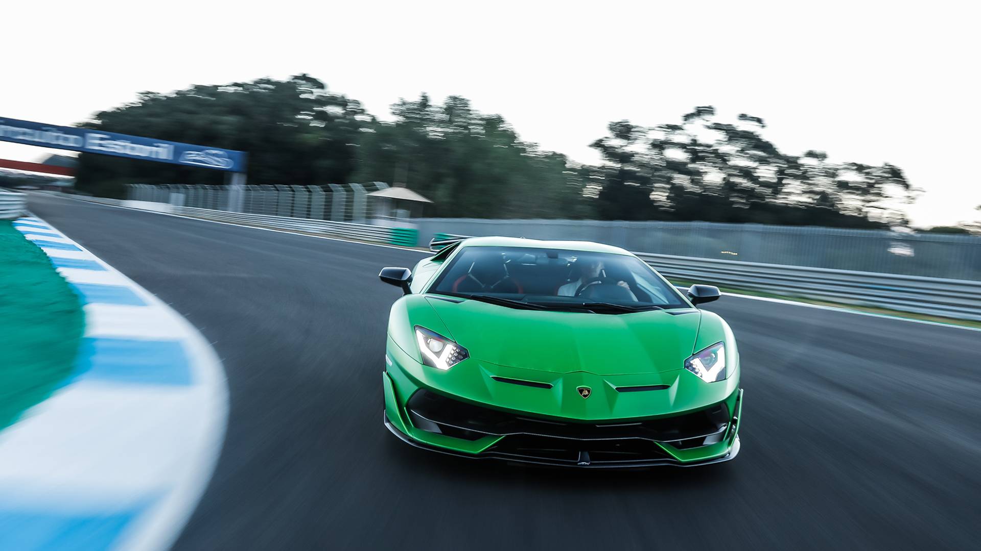 Aventador SVJ 官方赛道动态图