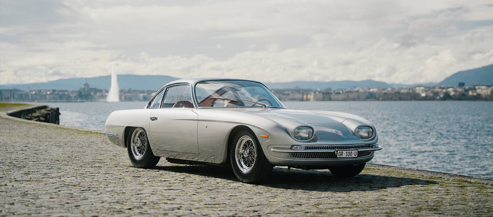 1963 年都灵车展上的 350 GTV，前脸棱角分明，车身极为低矮