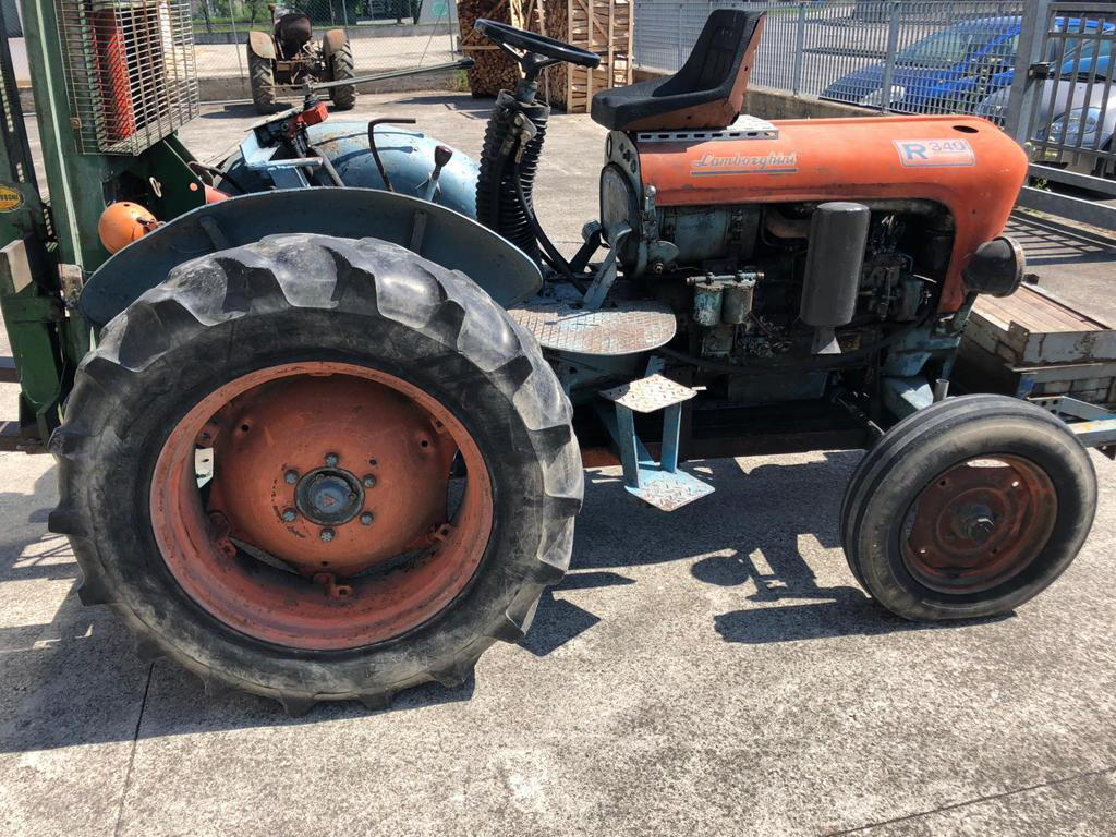 Lamborghini Trattori 的 FLC 三角形标志