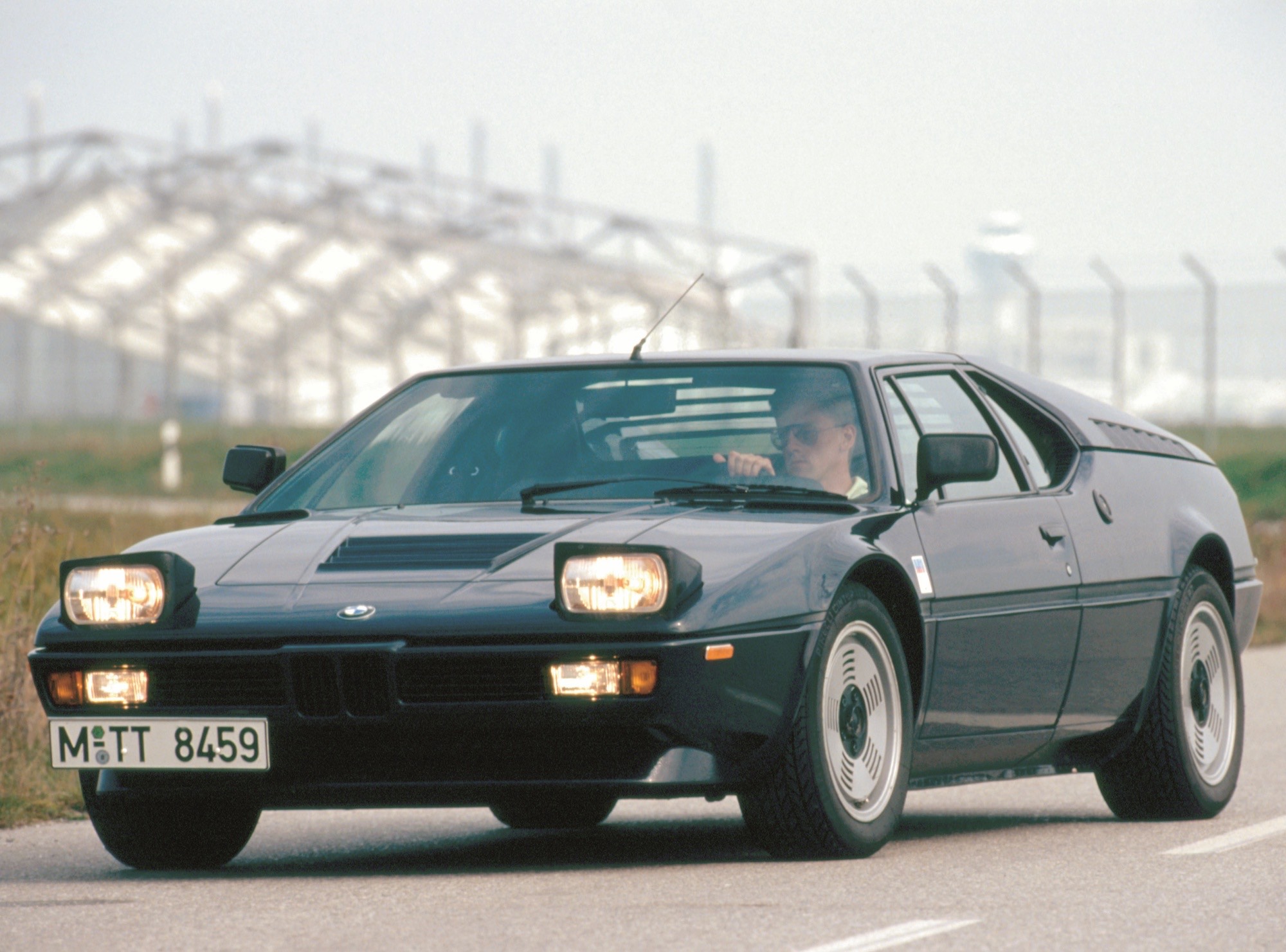 BMW M1，Gian Paolo Dallara 设计的管状钢架底盘，Giugiaro 设计的车身