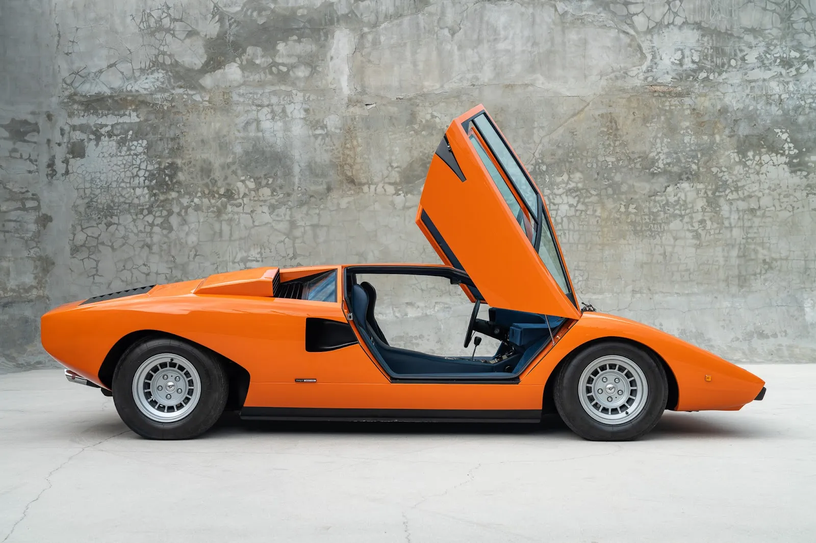 Countach 五代产品侧面对比，基本轮廓不变