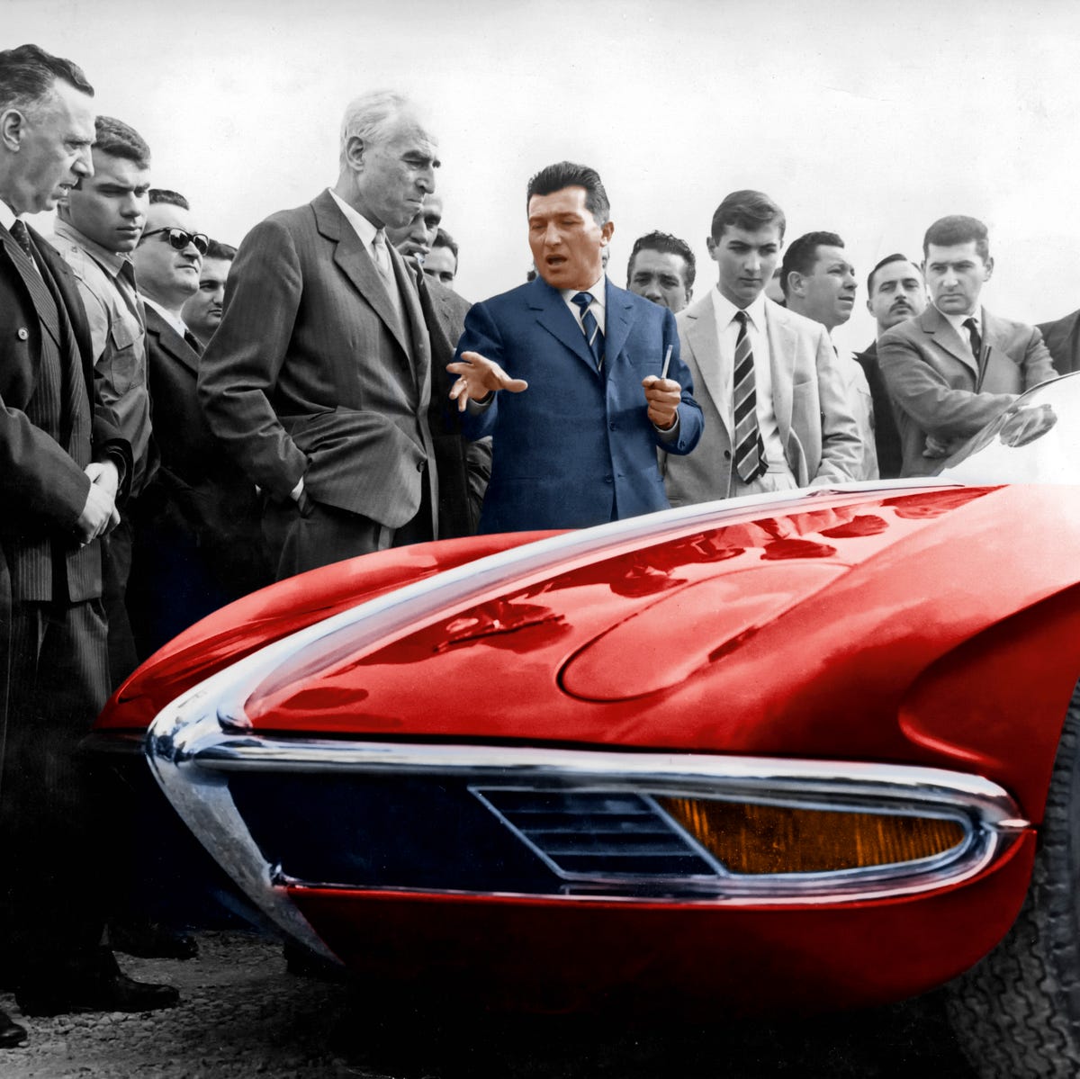 Ferrari 250 GT 2+2 双门轿跑的侧前方视图