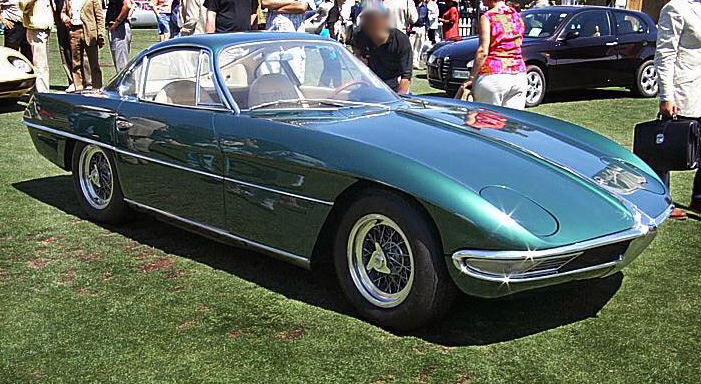 1963 年都灵车展上的 350 GTV 原型车，金属蓝色车身，引擎未装入