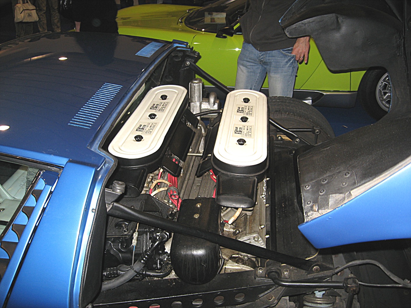 Lamborghini Miura P400 引擎舱，V12 横置布局清晰可见
