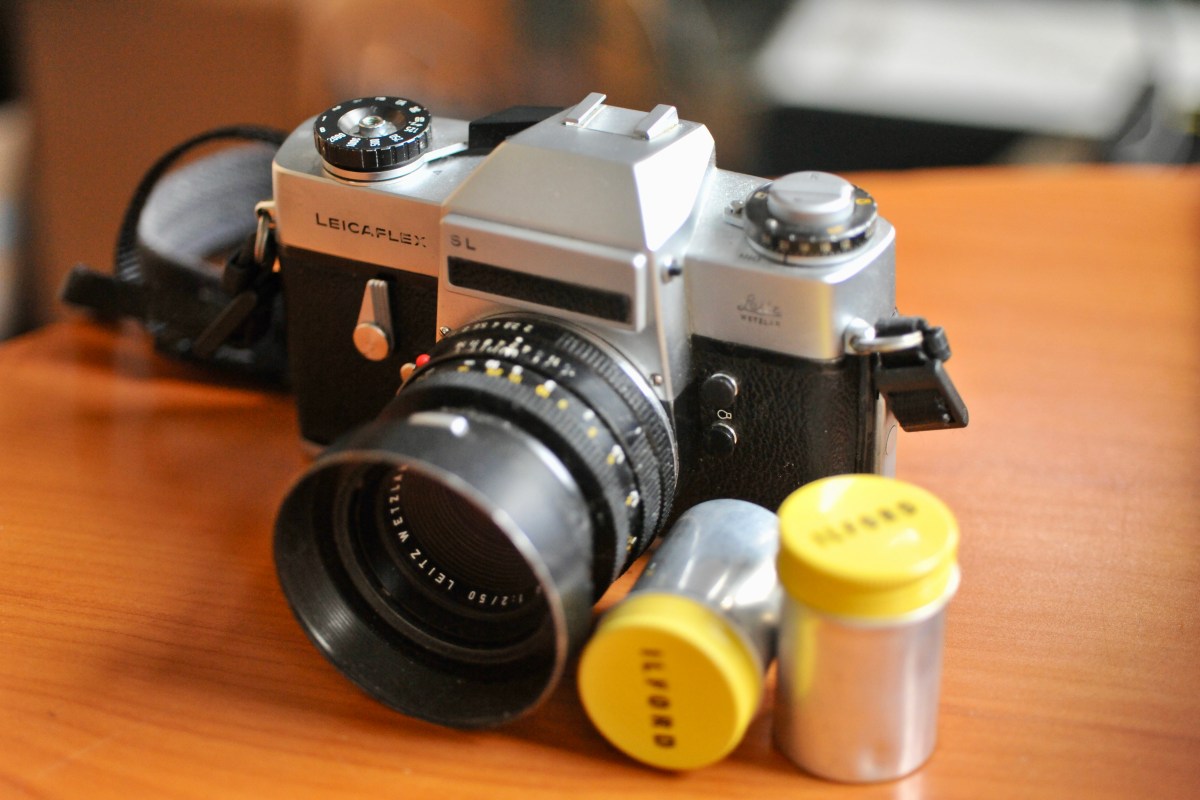 Leica R6，1989 年推出的全机械手动对焦 SLR，与超过 90% 的 AF SLR 市场背道而驰