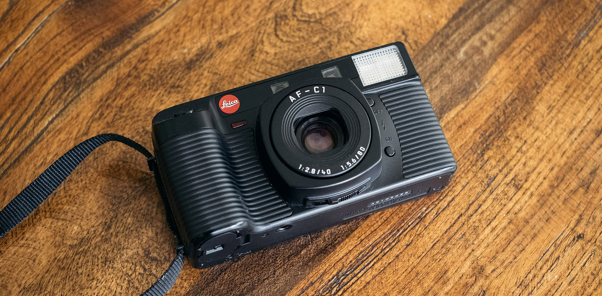 Leica AF-C1，1996 年推出的第一台 Leica AF 便携相机，本质上是松下贴牌机
