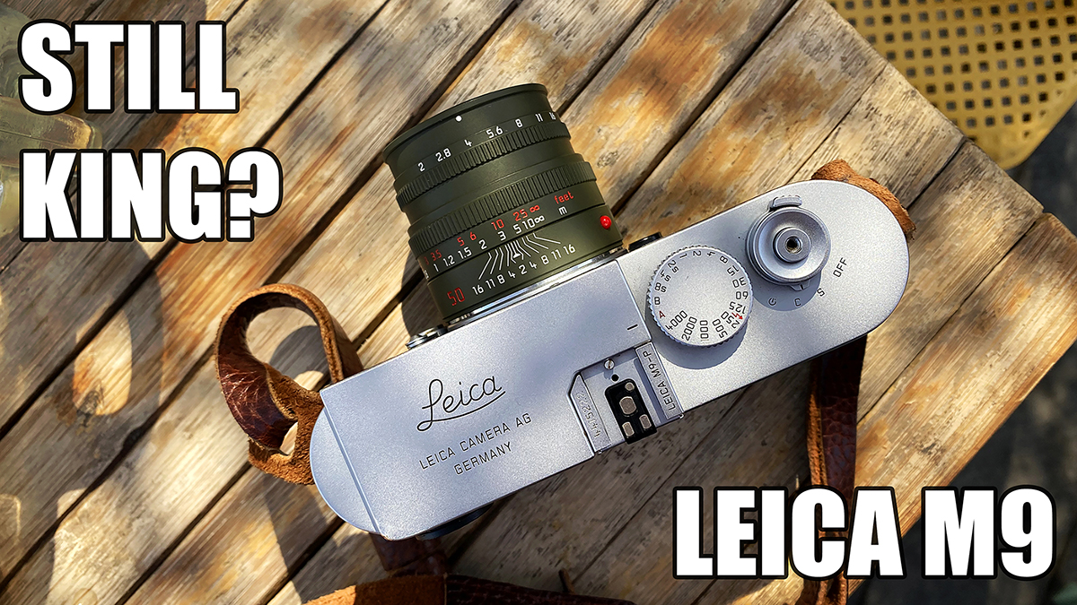 Leica M9 银色版机身，顶盖刻有 Leica 标志。这部 2009 年发布的相机机身售价约 5,500 欧元，是当时最贵的全画幅数码旁轴。