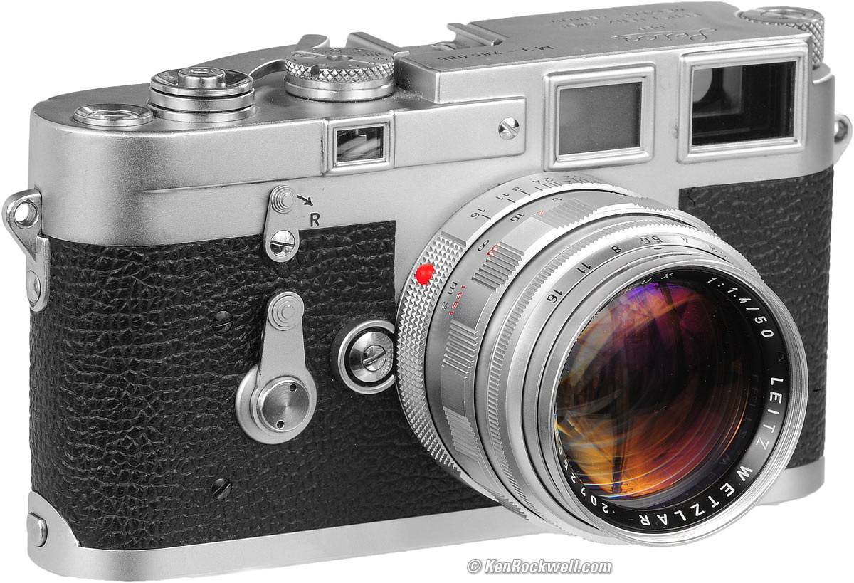 Leica M3 正面三窗口特写，展示取景器、测距窗和亮框照明窗的平行布局