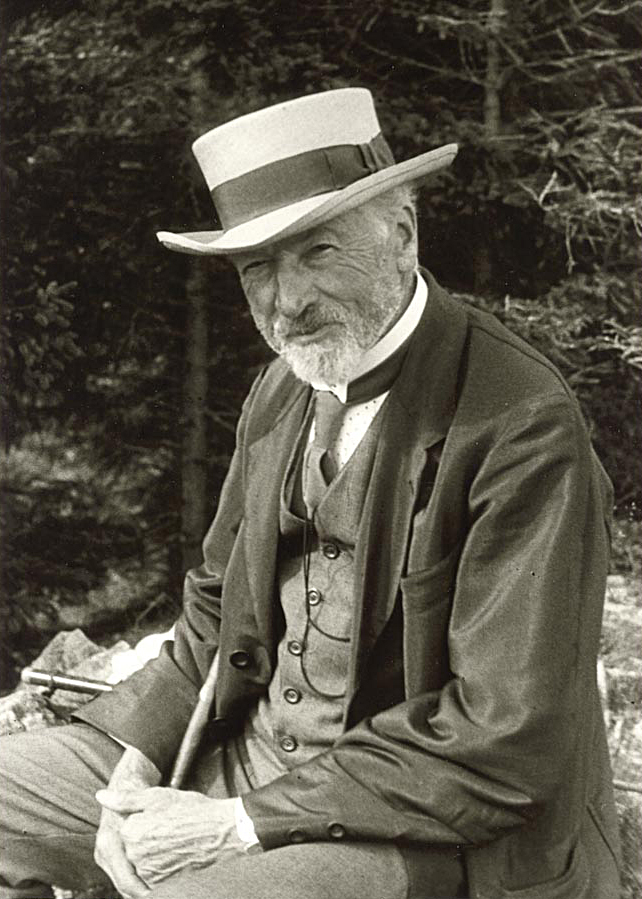 Ernst Leitz I 肖像，戴着宽边草帽坐在花园中