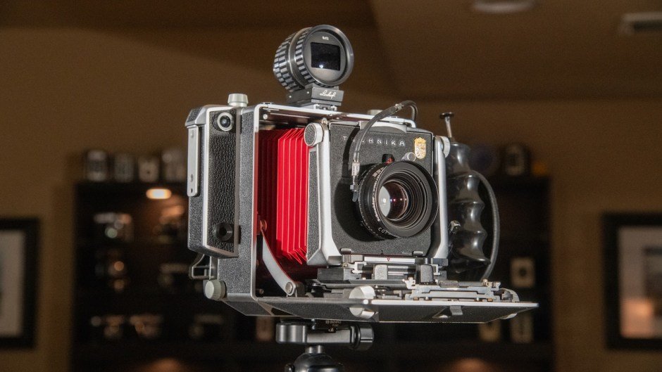 Large Format Photography Forum 用户讨论摘录，多位资深用户确认大画幅用户极少使用测距仪