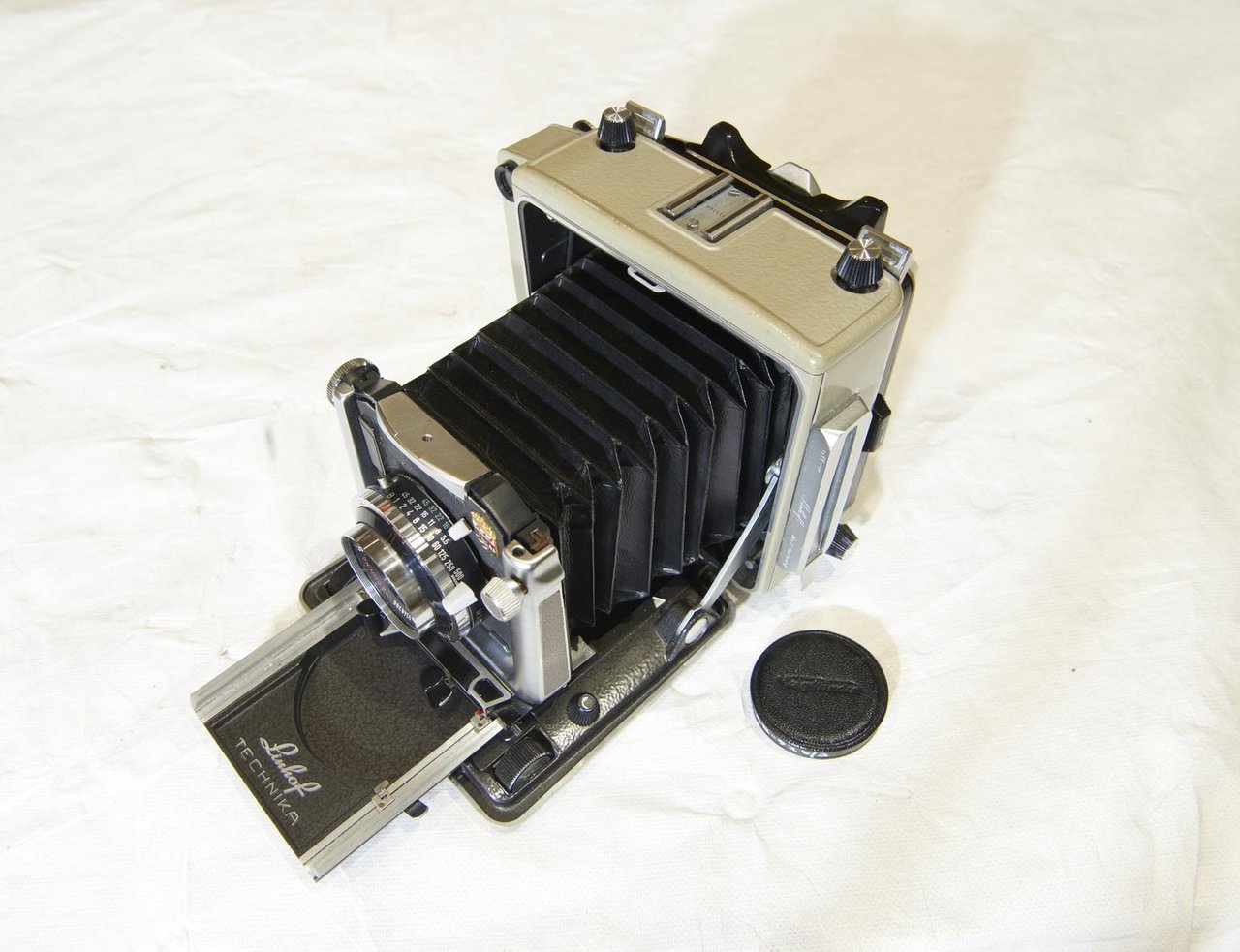 Science Museum Group 收藏的 Linhof Super-Technika V 套件，约 1973 年