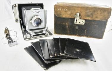 Science Museum Group 收藏的约 1928 年 Linhof 9x12cm 折叠相机，附 Zeiss Tessar 镜头和 Compur 快门