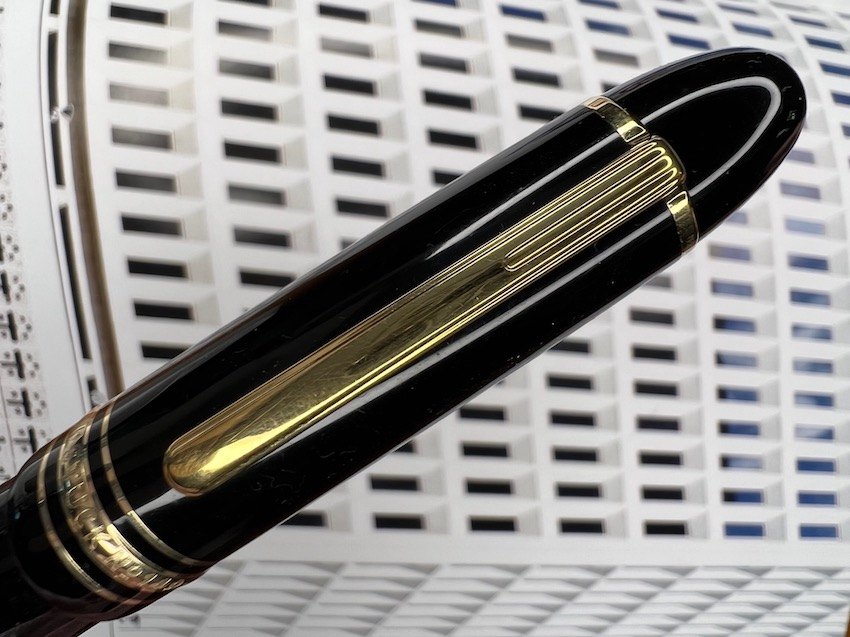 Montblanc Meisterstück 149 笔帽顶端白星特写，六角白星标志清晰可见