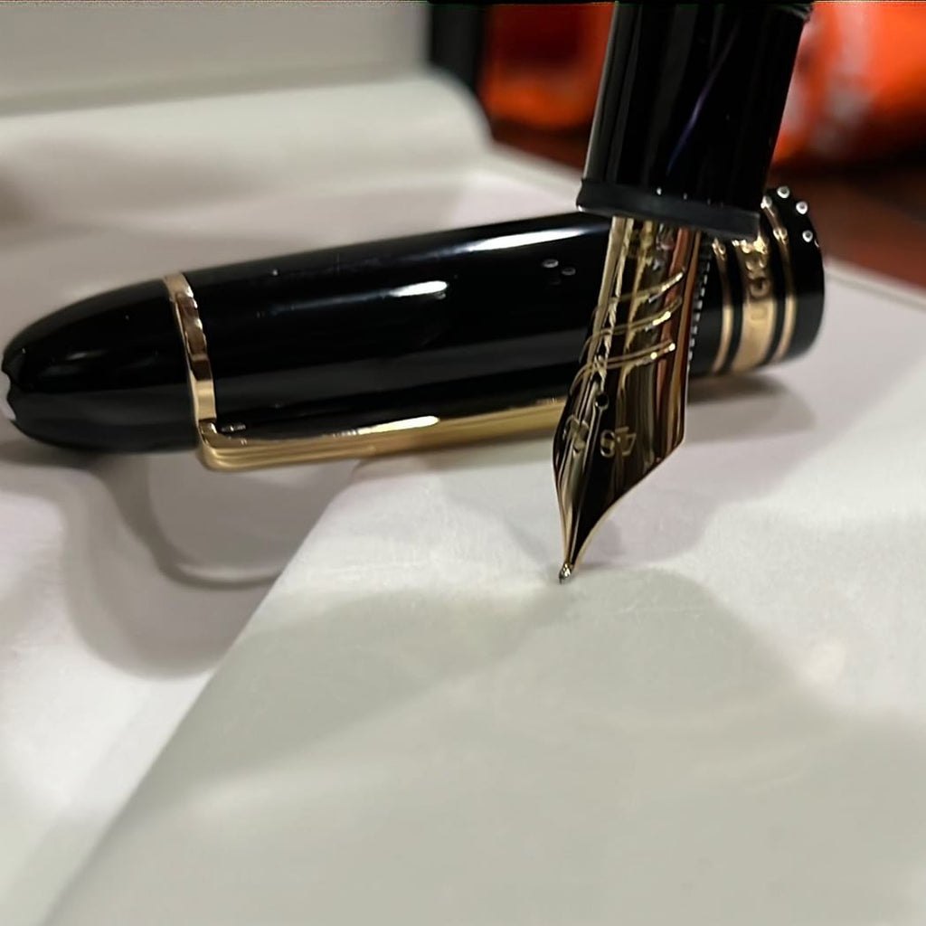 Montblanc Meisterstück 149 黑色钢笔，金色笔尖和笔夹
