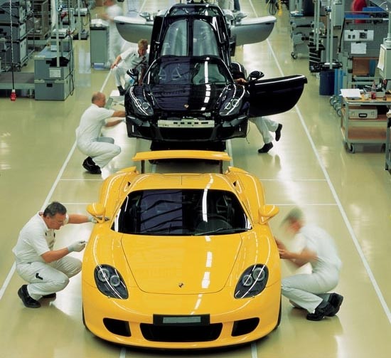 Carrera GT 在 Leipzig 工厂生产线上的最后一台