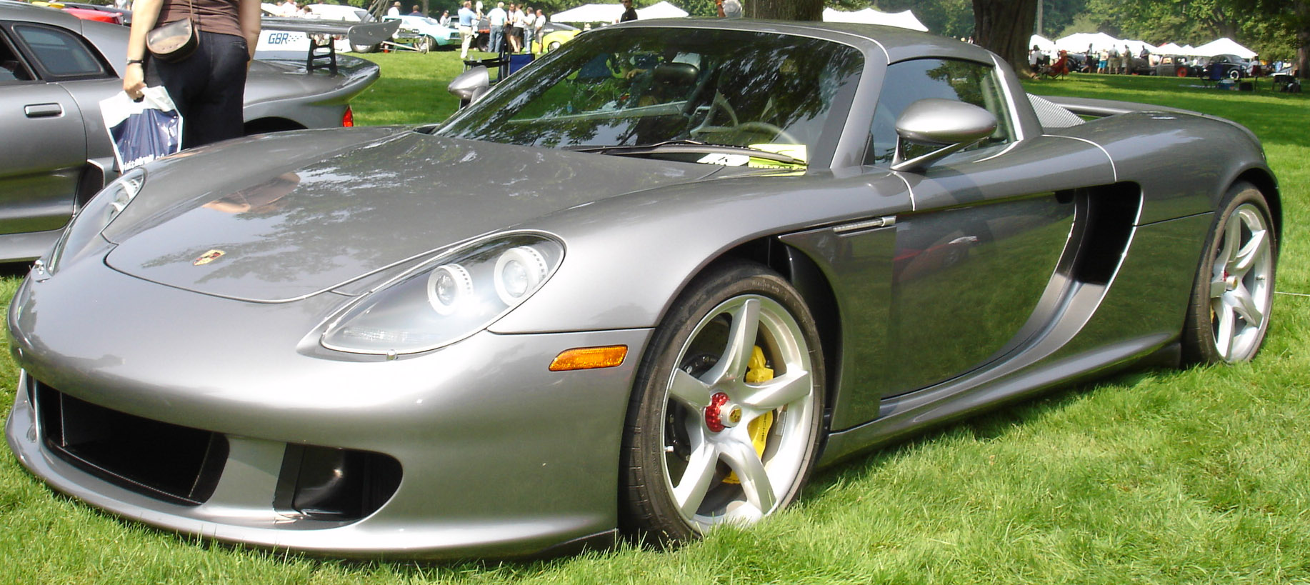 Carrera GT 侧面轮廓展示整体比例