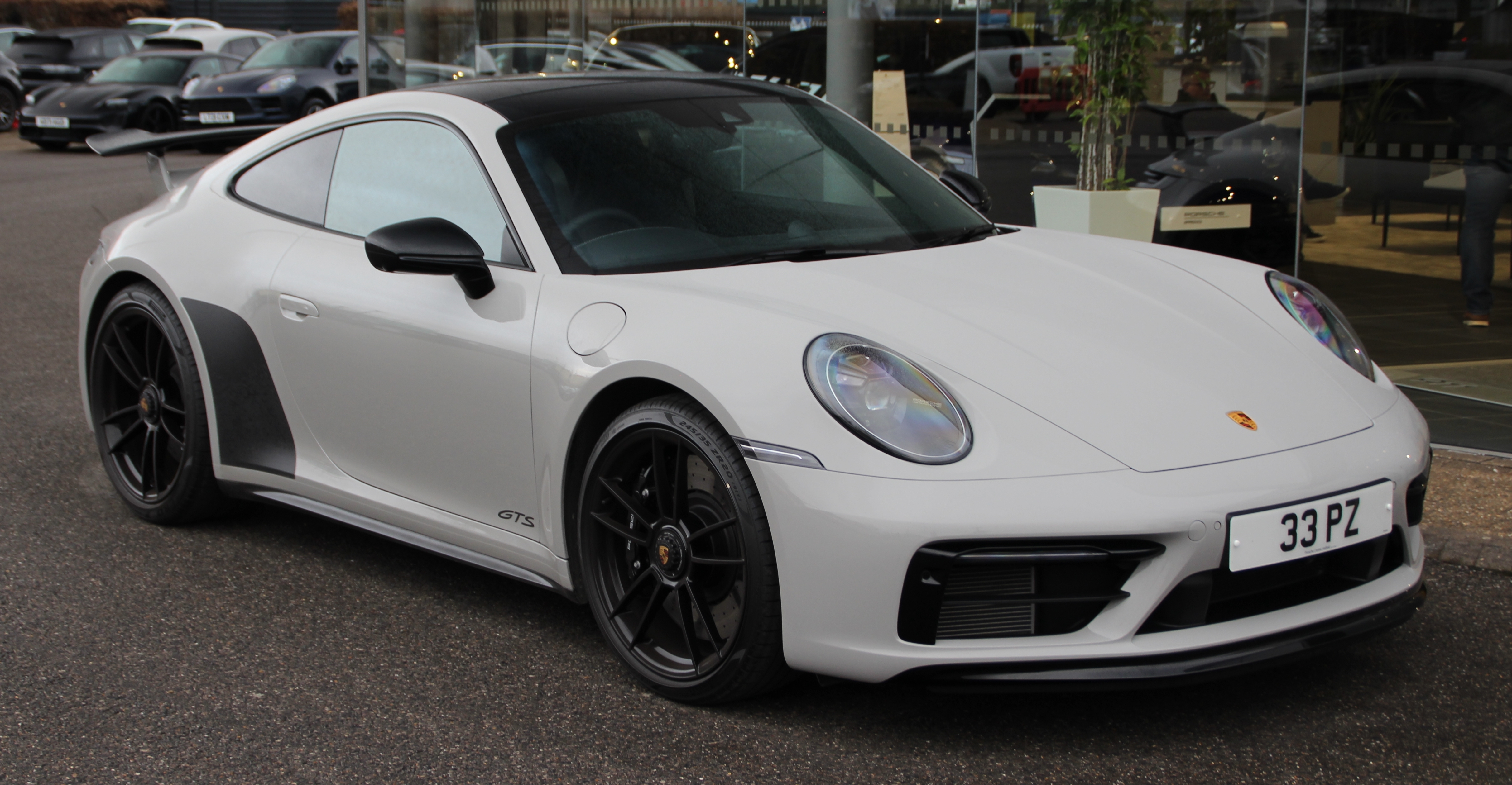 Porsche 992 911 Carrera GTS 侧面视角