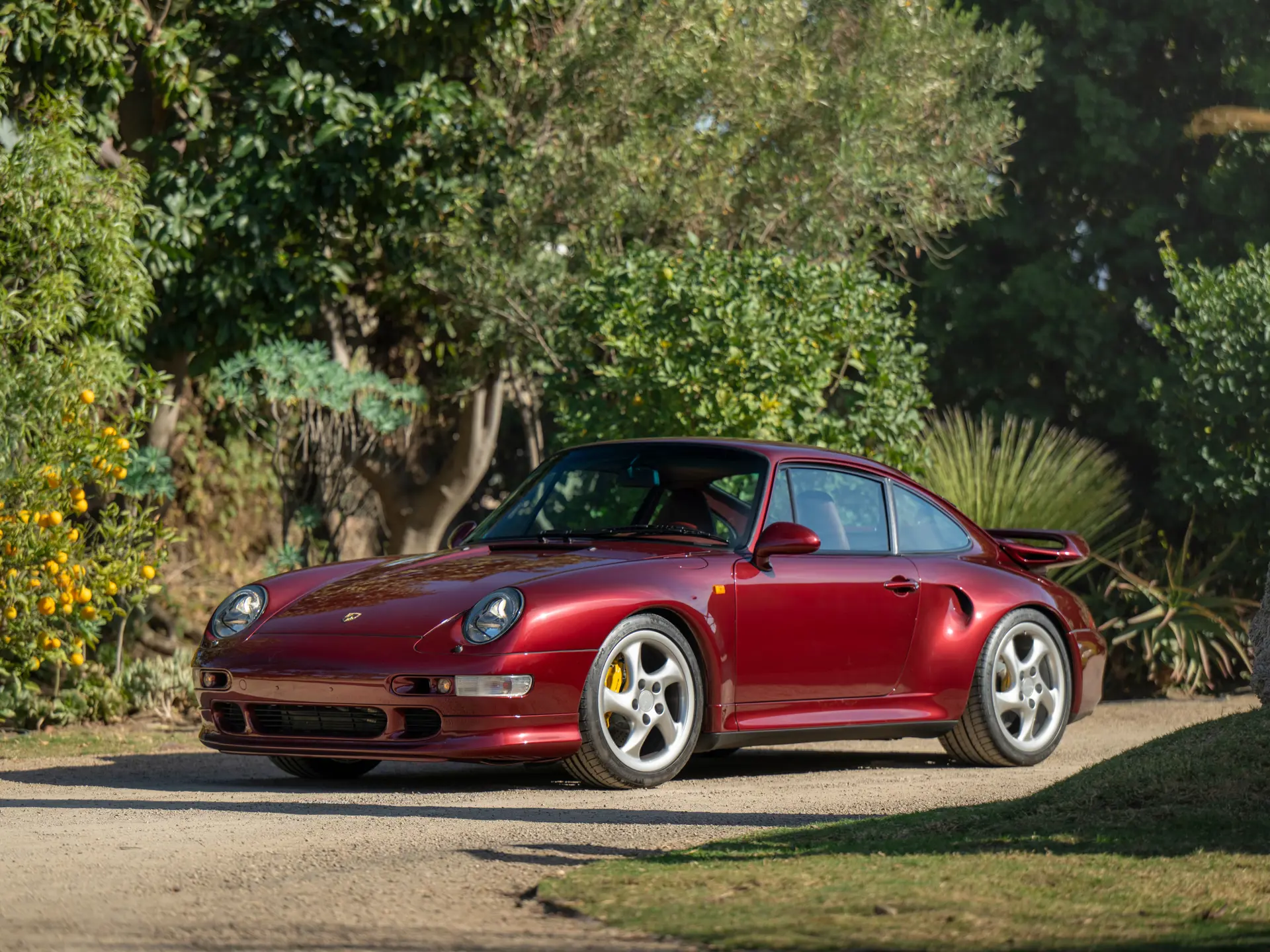 1997 年 993 代 911 Turbo S 在 RM Sotheby's 以 $2.4M 成交