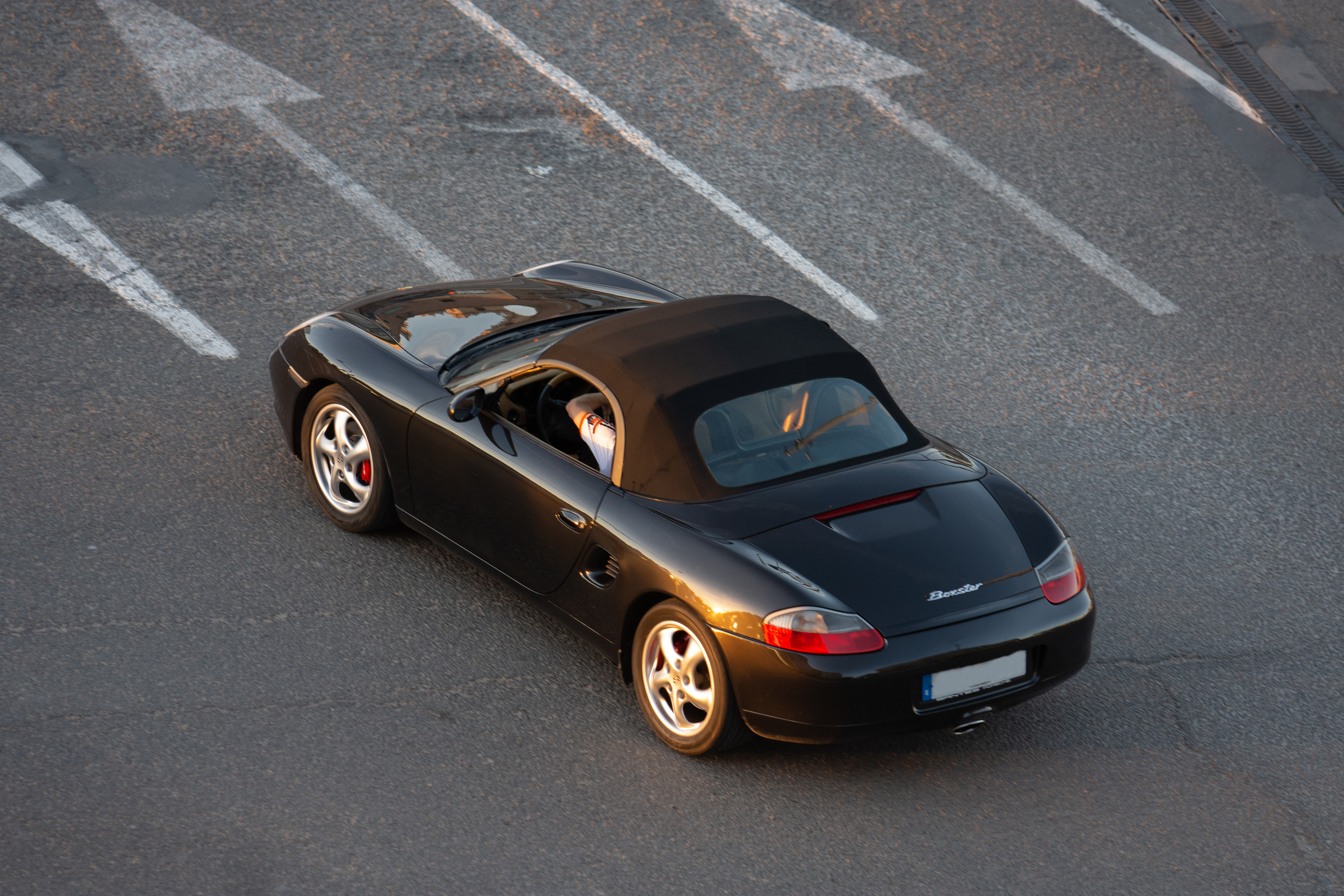 Porsche Boxster 986，中置引擎双座敞篷跑车