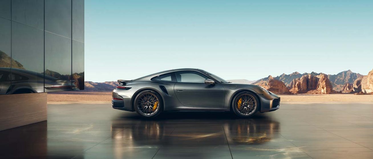 Porsche 911 992 GTS T-Hybrid 引擎舱