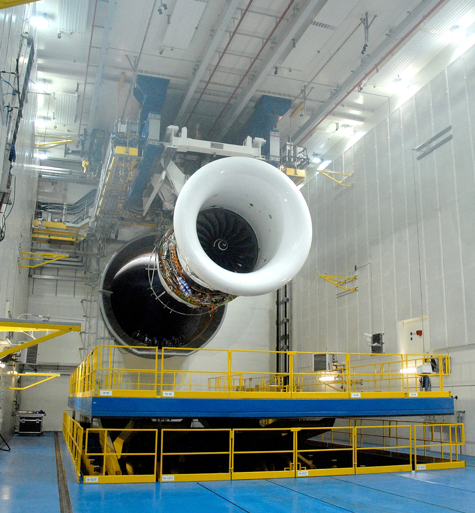 Rolls-Royce Trent XWB 航空引擎，尾锥带有 RR 标识