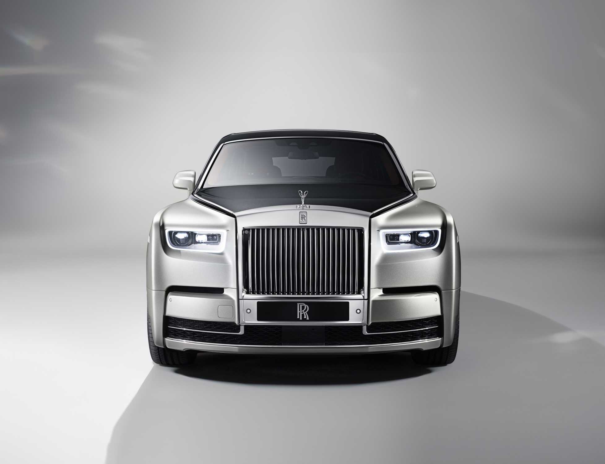 Rolls-Royce Phantom VII 与 Trent 引擎并列对比：同一品牌符号下的两个行业